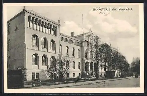 AK Hannover, Stadttöchterschule I. mit Strasse