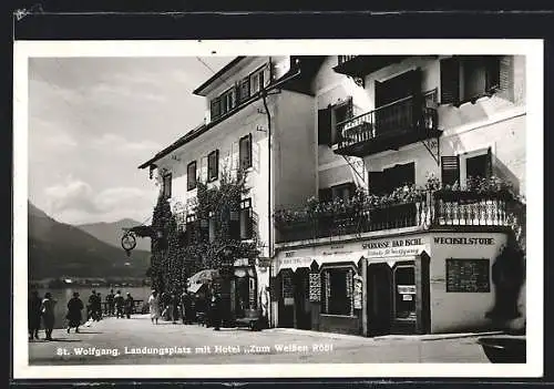 AK St. Wolfgang, Landungsplatz mit Hotel Zum Weissen Rössl