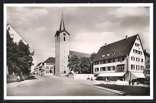 AK Schwenningen a. N., Evangelische Stadtkirche mit Strassenpartie