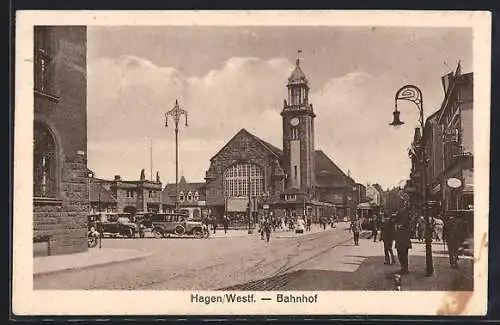 AK Hagen /Westf., Autos vor dem Bahnhof