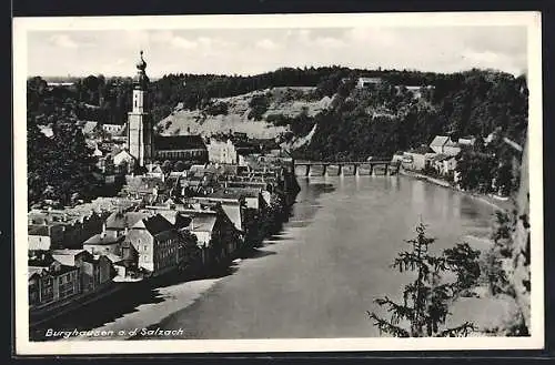 AK Burghausen a. d. Salzach, Ortspartie mit Fluss und Brücke