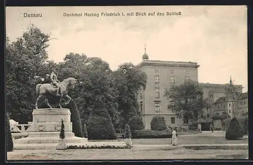 AK Dessau, Denkmal Herzog Friedrich I. mit Schloss