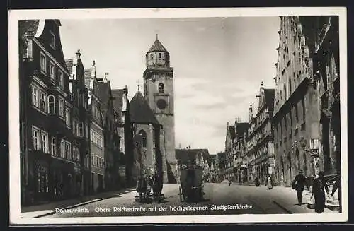 AK Donauwörth, Obere Reichsstrasse mit Geschäften und Stadtpfarrkirche