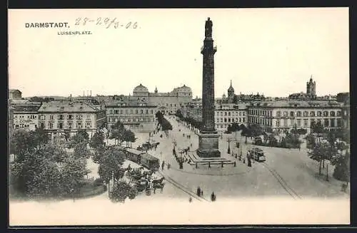 AK Darmstadt, Luisenplatz mit Säulendenkmal und Strassenbahn