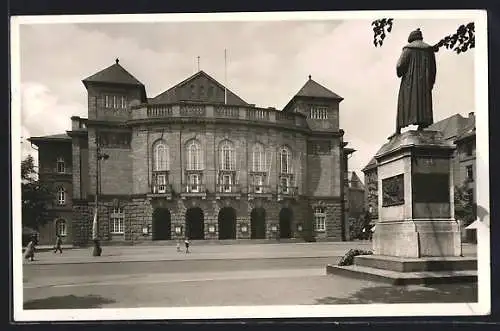 AK Mainz a. Rh., Stadttheater mit Statue