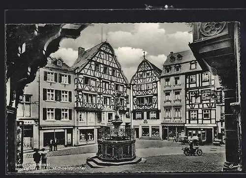 AK Bernkastel /Mosel, Marktplatz mit St. Michaelsbrunnen