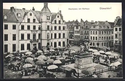 AK Düsseldorf, Marktplatz mit Rathaus und Denkmal