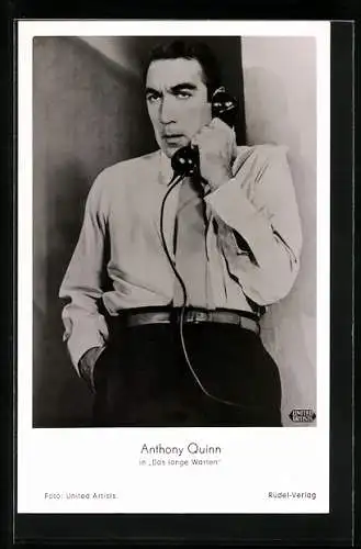 AK Schauspieler Anthony Quinn am Telefon im Film Das lange Warten