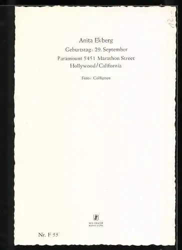 AK Schauspielerin Anita Eckberg sitzt auf einem Schiff