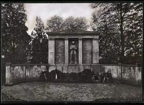 Fotografie Otto Blaubach, Naumburg, Ansicht Lodersleben, Kriegerdenkmal