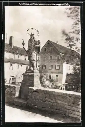 Fotografie W. Apel, Berlin, Ansicht Ellingen, Statue auf der Heiligenbrücke 1920