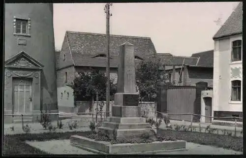 Fotografie Otto Blaubach, Naumburg, Ansicht Jüdendorf, Denkmal / Obelisk