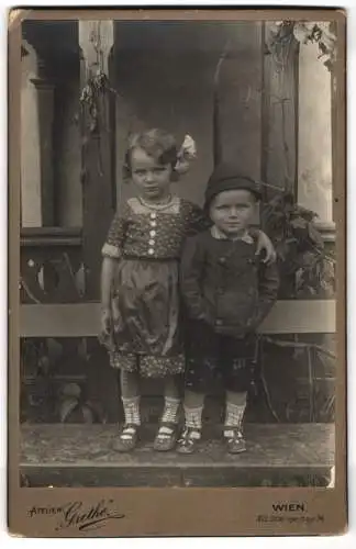 Fotografie Georg Gruszecki, Wien, Ottakringerstr. 94, Kinderpaar in hübscher Kleidung