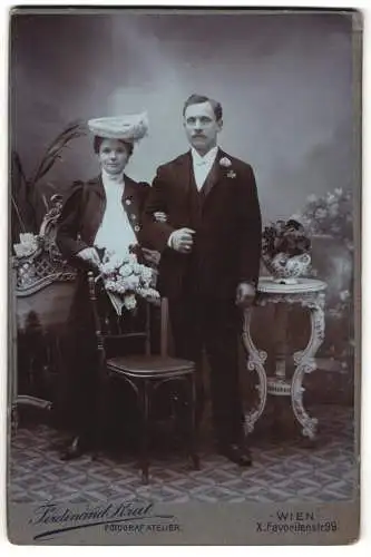 Fotografie Ferdinand Kral, Wien, Favoritenstr. 99, Junges Paar in eleganter Kleidung