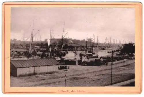 Fotografie Lichtdruck unbekannter Fotograf, Ansicht Lübeck, Blick auf den Hafen