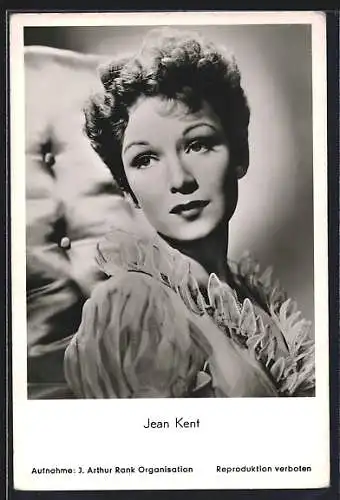 AK Schauspielerin Jean Kent mit ernstem Gesicht
