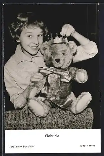 AK Schauspielerin Gabriele mit Teddybär