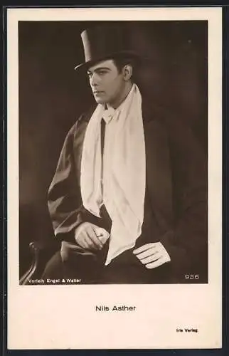 AK Schauspieler Nils Asther im Frack posierend