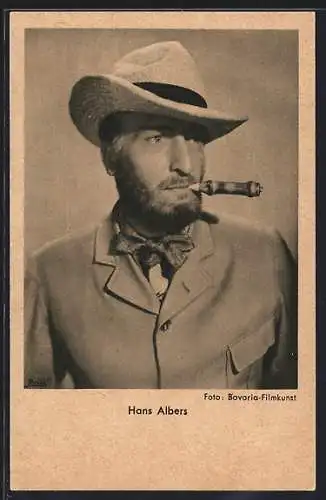 AK Schauspieler Hans Albers mit Zigarre im Mund