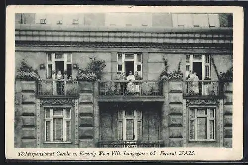 AK Wien, Töchterpensionat Carola v. Kastaly, Langegasse 65, Teilansicht mit Damen auf Balkonen