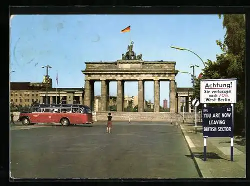 AK Berlin, Brandenburger Tor mit Mauer