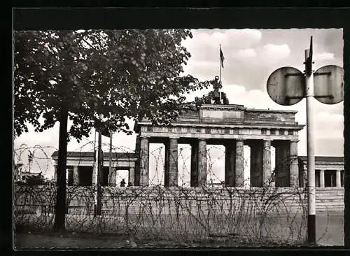 AK Berlin, Brandenbruger Tor nach d. 13. August 1961, Grenze