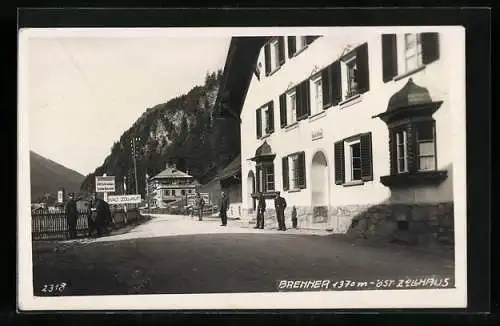 AK Brenner, Soldaten vor dem Zollhaus