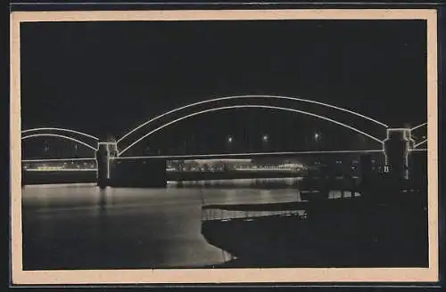 AK Köln / Rhein, Beleuchtung der Pressa und Hohenzollernbrücke