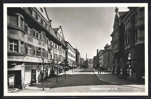 AK Schwenningen / Neckar, Friedrich-Ebert-Strasse mit Uhrenfabrik und Kaufhaus Merkur