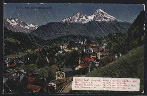 AK Berchtesgaden, Ortsansicht gegen Bergpanorama im Regen