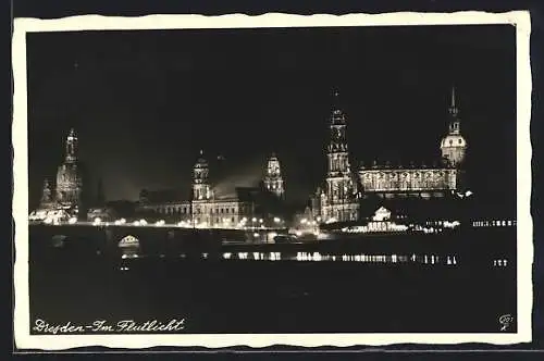 AK Dresden, Nächtliche Stadt im Flutlicht