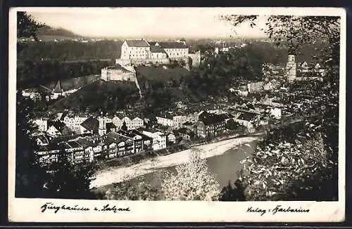 AK Burghausen / Salzach, Ortsansicht mit Blick auf die Hauptburg