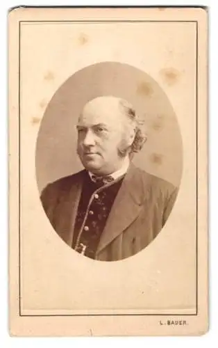 Fotografie L. Bauer, Wien, Mölkerbastei 20, Älterer Herr mit Koteletten