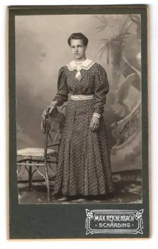 Fotografie Max Reichenbach, Schärding, Bahnhofstr. 183, Junge Dame im gepunkteten Kleid