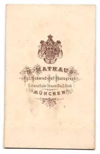 Fotografie H. Mathaus, München, Schwanthaler Str. 10 a, Bürgerliche Dame im Kleid
