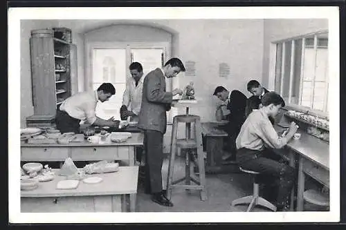 AK Wien, Theresianische Akademie, Zöglinge bei der Arbeit in der Töpferei