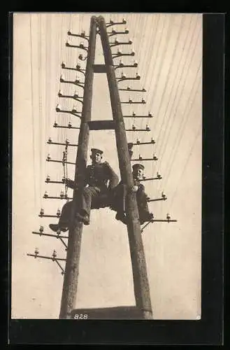 AK Pioniere erklimmen einen Strommast