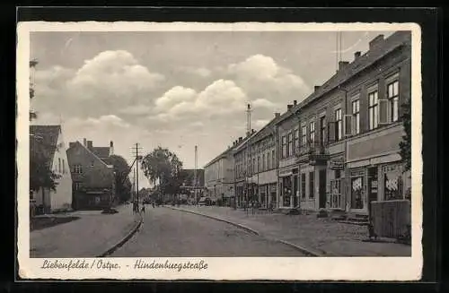 AK Liebenfelde /Ostpr., Geschäfte in der Hindenburgstrasse