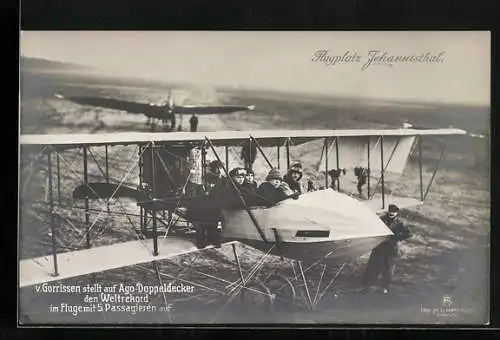 Foto-AK Sanke Nr.: Berlin-Johannisthal, Flugplatz, Pilot v. Gorrissen stellt auf Ago-Doppeldecker-Flugzeug Weltrekord