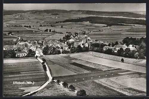 AK Ullstadt /Mfr., Teilansicht mit Kirche und Strassenpartie