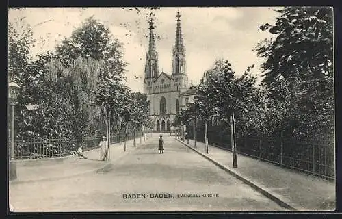 AK Baden-Baden, Evangelische Kirche mit Strassenpartie