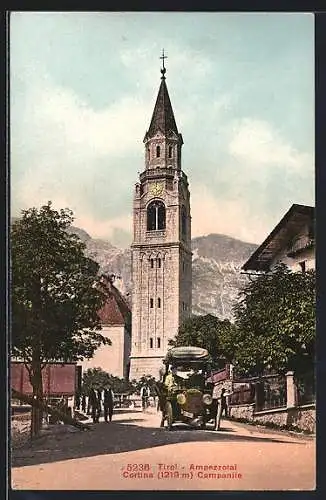AK Cortina, Strassenpartie mit Automobil bei der Kirche