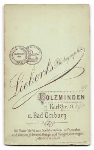 Fotografie Liebert, Holzminden, Karl-Str. 19, Bürgerlicher mit kurzen Haaren und Fliege