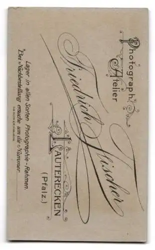 Fotografie Friedrich Fischer, Lauterecken /Pfalz, Junge Dame in dunklem Kleid mit weissen Rüschen, stehend