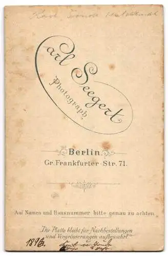 Fotografie Carl Seegert, Berlin, Gr. Frankfurter-Str. 71, Karl und Trude Hildebrandt in zeitgenössischer Kleidung