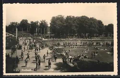 AK Wien, Stadionbad mit Badegästen