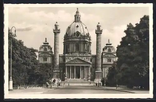 AK Wien, Karlskirche von der Strasse aus