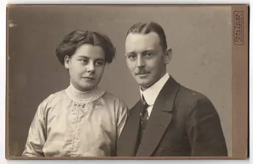 Fotografie Carl Thies, Hannover, Höltystrasse 13, Junges Paar in eleganter Kleidung