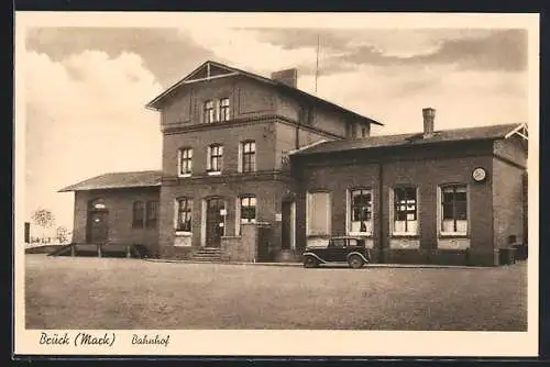 AK Brück / Mark, Bahnhof mit Auto
