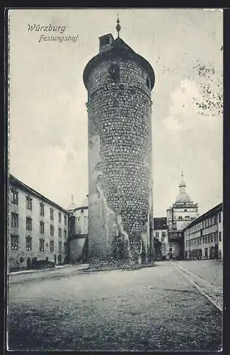 AK Würzburg, Festungshof mit Bergfried